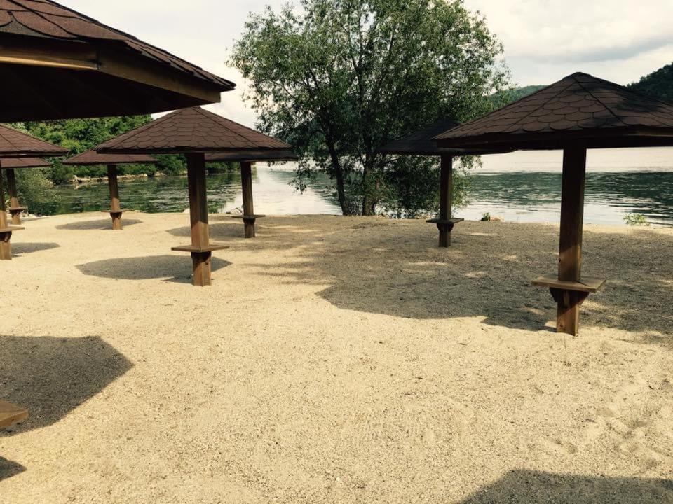 Pensiunea Deian-Clisura Dunarii Moldova Noua Exterior foto